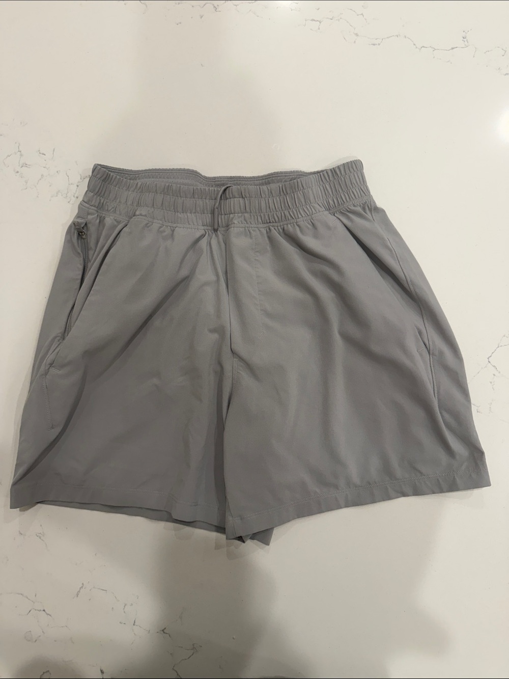 Lululemon Men’s Pacebreaker 5” linerless shorts size small seal gray